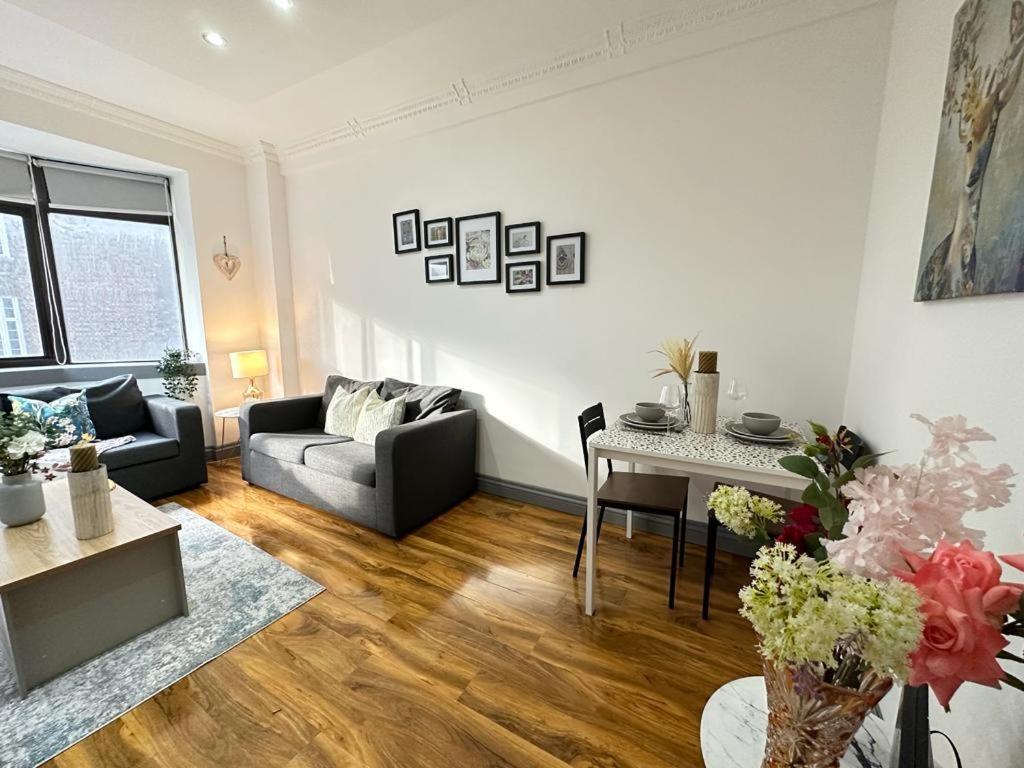 Stylish 1-bedroom And Living In