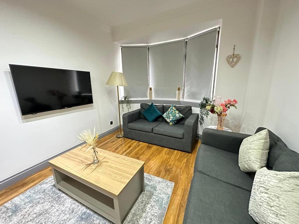 Stylish 1-bedroom And Living In * Londra