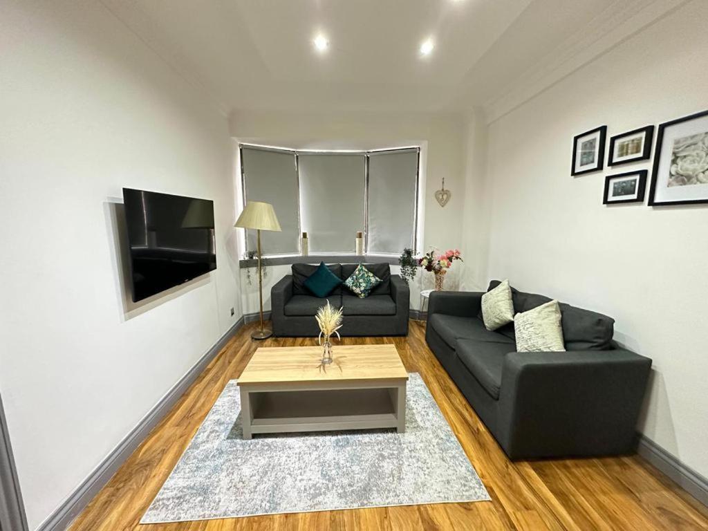 Stylish 1-bedroom And Living In Londra
